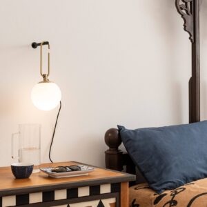 Svítidlo Artemide bílá satinovaná/černá/mosaz sklo/mosaz