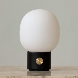 Svítidlo Audo Copenhagen opálová bílá/černá opálové sklo/ocel s práškovým lakem/plast