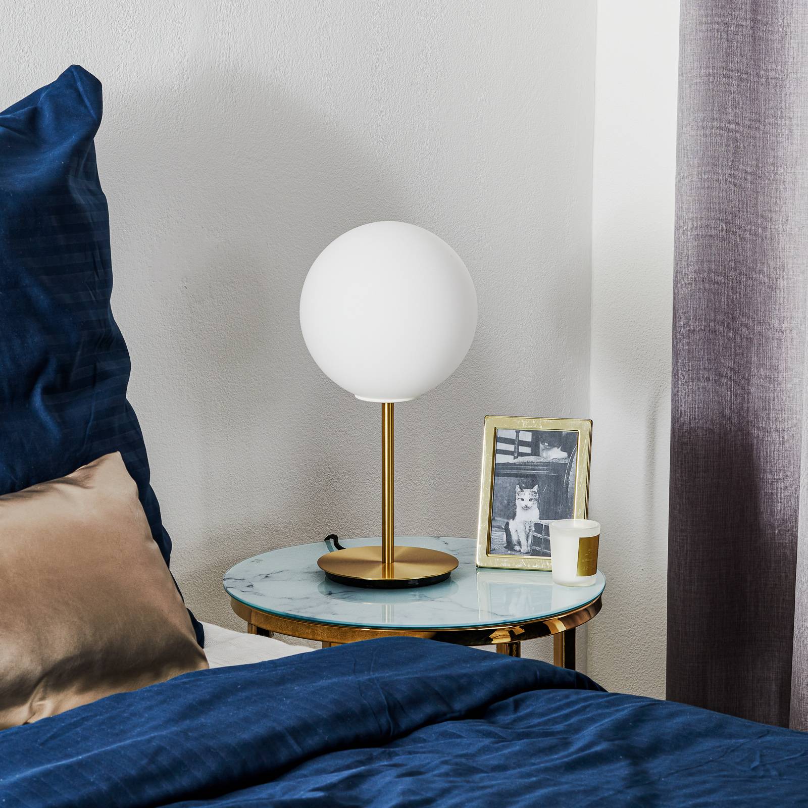 Audo Copenhagen TR Bulb stolní lampa 41cm mosaz/opálová matná, Obývací pokoj / jídelna, povrstvená ocel, opálové sklo, mosaz, E27, 7.2W, Energetická třída: F, K: 41cm - Image 3