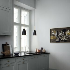 Svítidlo GUBI černá ocel s práškovým lakem/mosaz