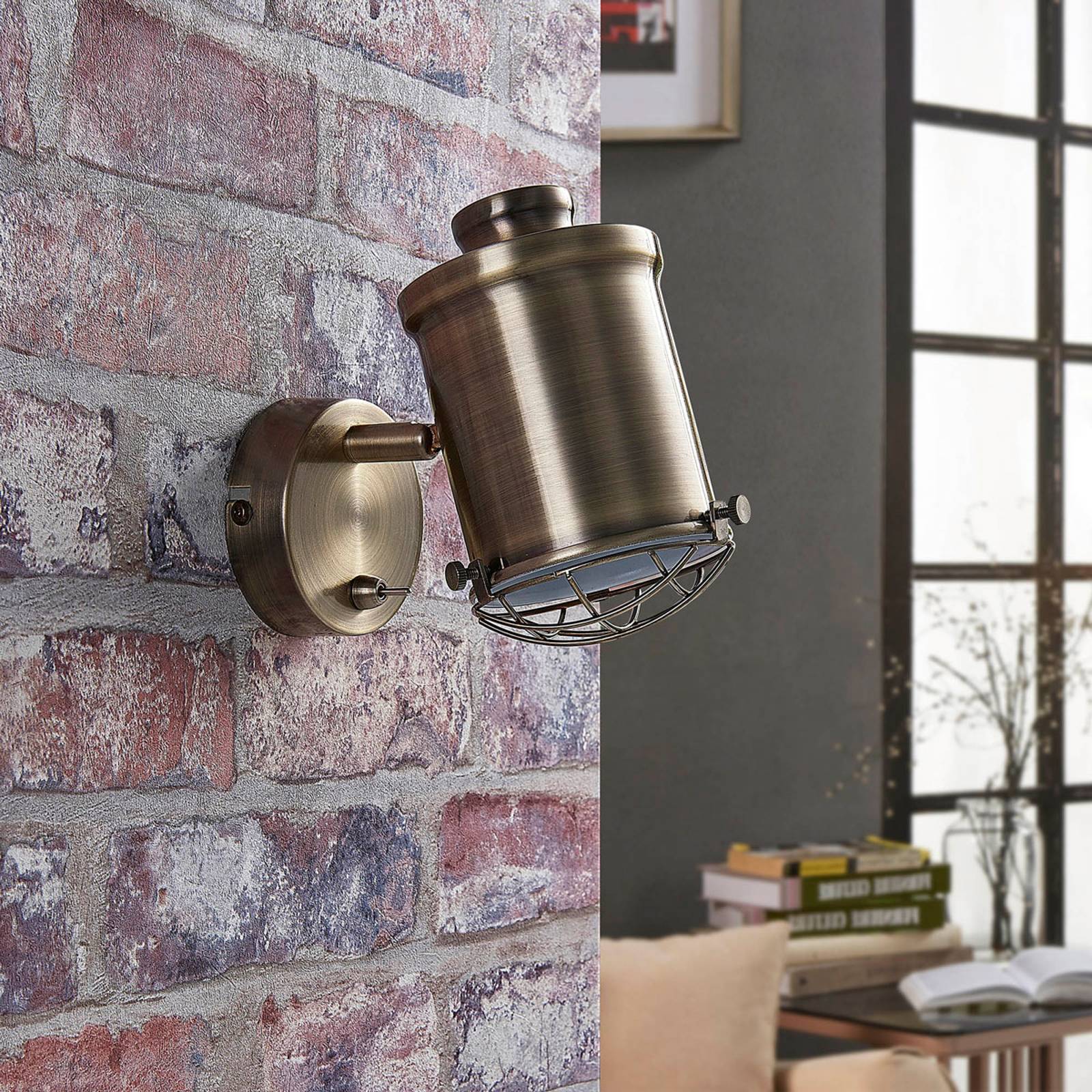 Lindby Stmívatelná nástěnná bodovka Ebbi v mosazi, Obývací pokoj / jídelna, kov, E14, 5W, L: 8.6 cm - Image 2