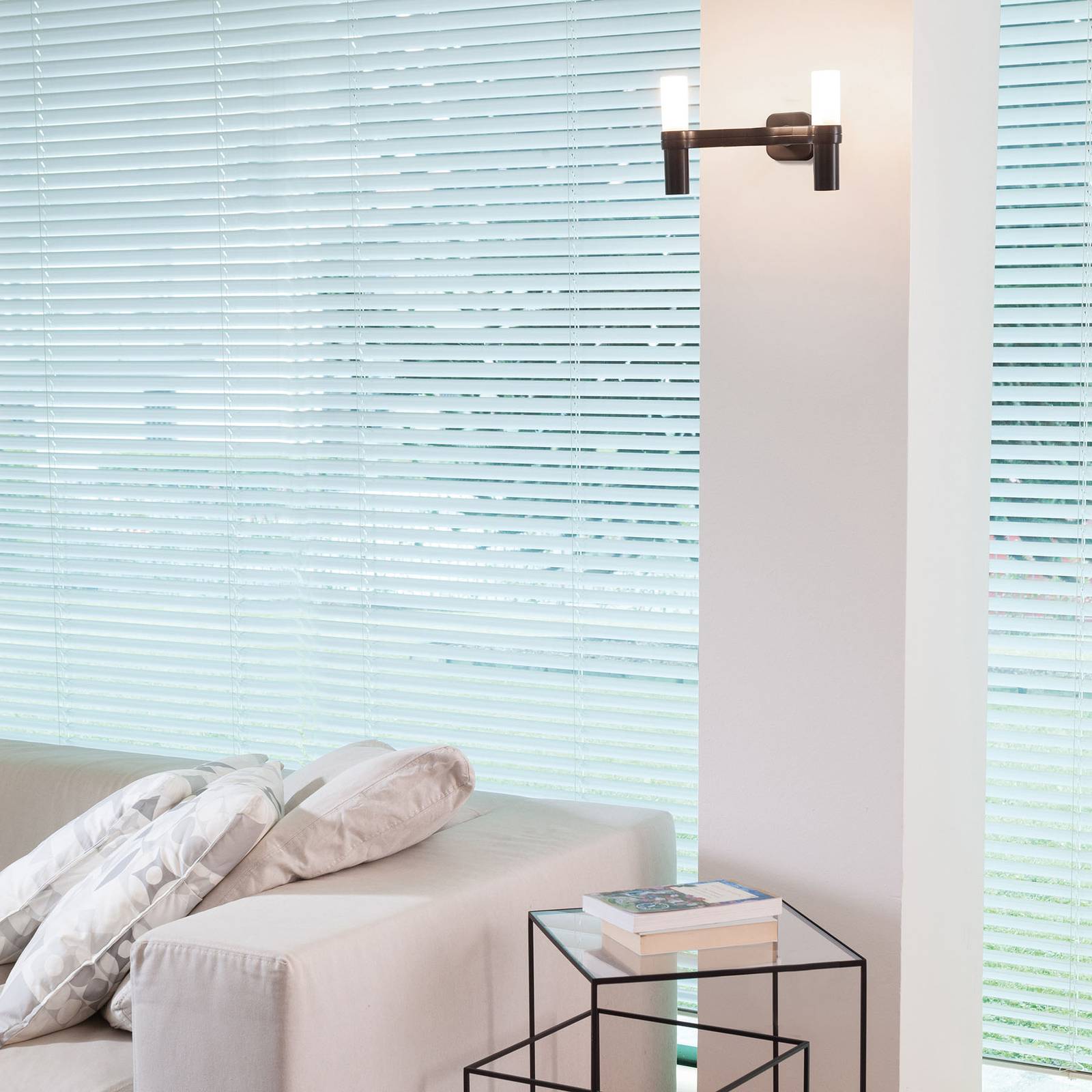 opálově bílá hliník/sklo