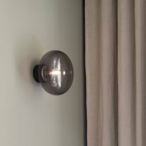 Svítidlo New Works černá/kouřově šedá dubové dřevo/opálové sklo