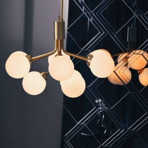 Svítidlo Nuura Aps zlatá/opálová sklo foukané/kov