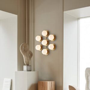 Svítidlo Nuura Aps nordická zlatá/opálová sklo ručně foukané/kov s práškovým lakem