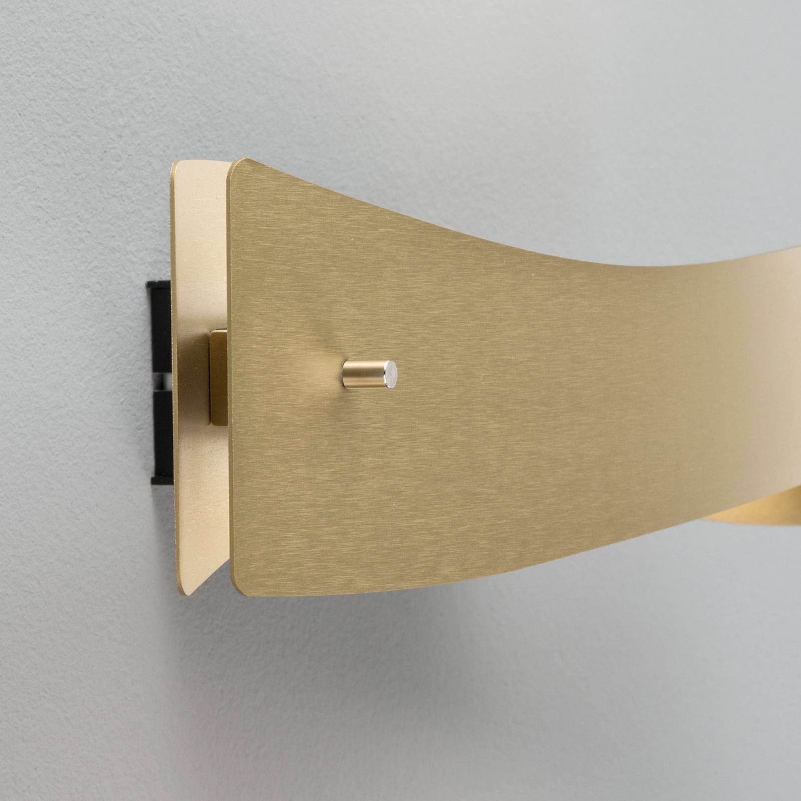 quitani Quitani LED nástěnné svítidlo Lian, mosazná barva, černá, Obývací pokoj / jídelna, Hliník, ocel, mosaz, 9W, L: 47.5 cm, K: 9.2cm - Image 3