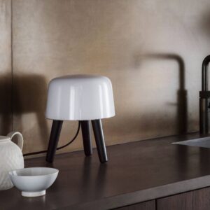 Svítidlo &Tradition opálově bílá/jasan tmavý olejovaný opálové sklo ručně foukané/jasanové dřevo