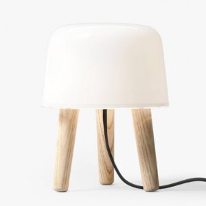 Svítidlo &Tradition opálově bílá/jasan přírodní opálové sklo ručně foukané/jasanové dřevo