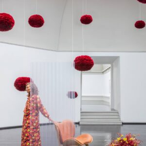 Svítidlo UMAGE červený/bílý husí peří/plast/papír/kov