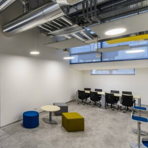 Svítidlo Performance in Lighting bílá/mikroprismatické hliník/plast/ocel