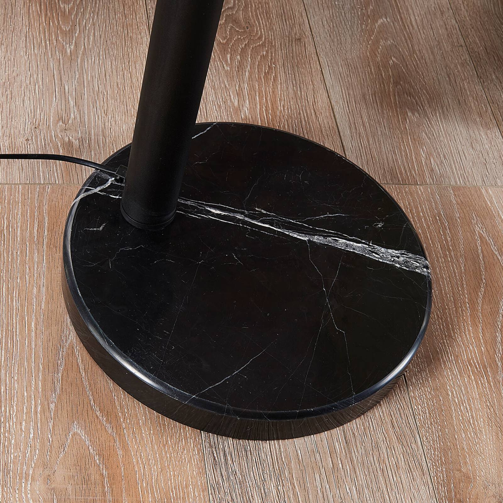 Lindby Pětibodová stojací lampa Lira v černé a zlaté, Obývací pokoj / jídelna, kov, E27, 15W, K: 205cm - Image 3