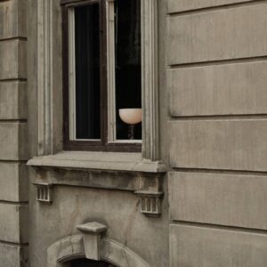 Svítidlo New Works tmavě červená/bílá mramor/akryl