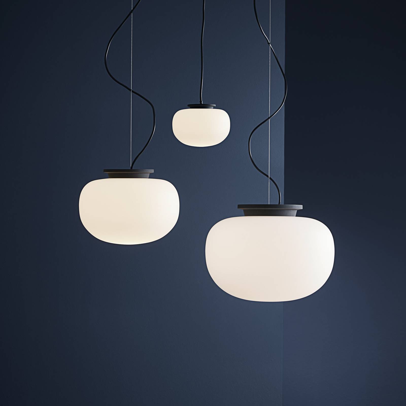 Svítidlo FRANDSEN bílý opál/černý Sklo/kov