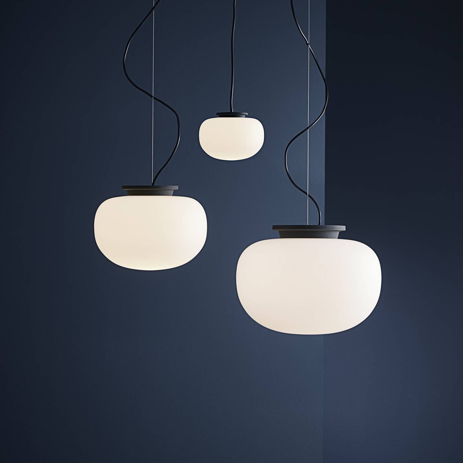 Svítidlo FRANDSEN bílý opál/černý Sklo/kov